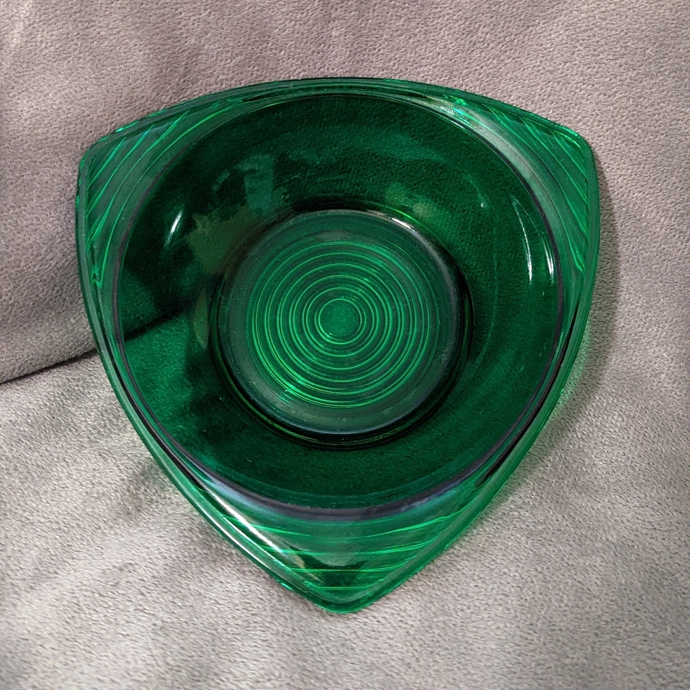 Vintage ANCHOR HOCKING MCM Forest Green 6" Triangular Candy Dish